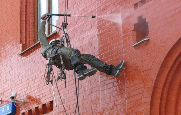 Гідроструменеве очищення фасадів