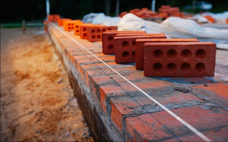 Цегляна кладка цоколя