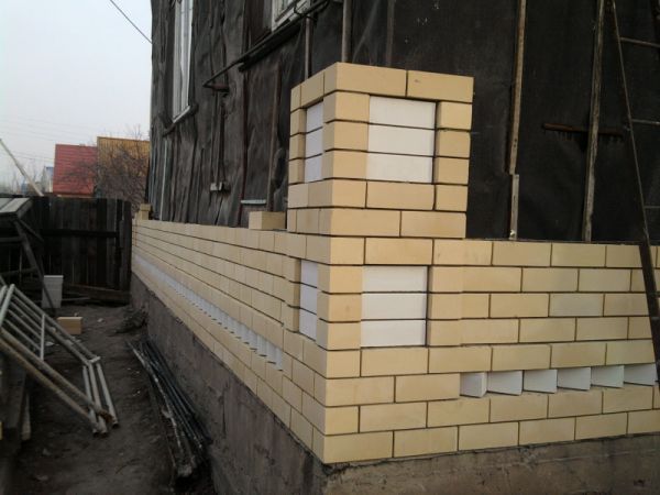 Укладання облицювальної цегли