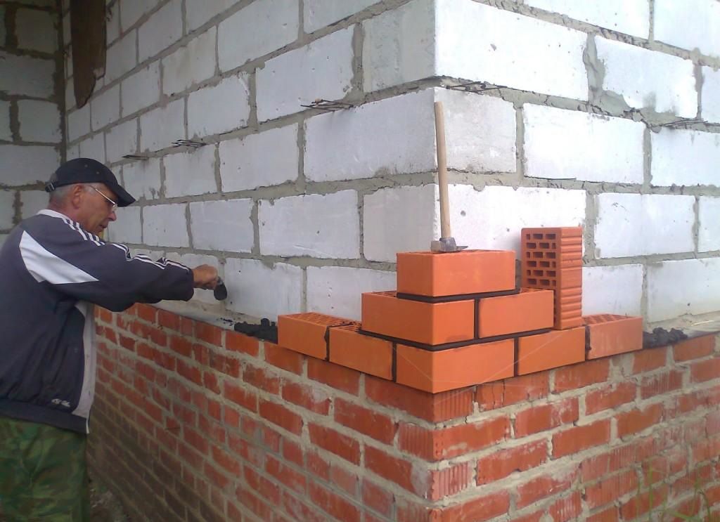 Укладання облицювальної цегли