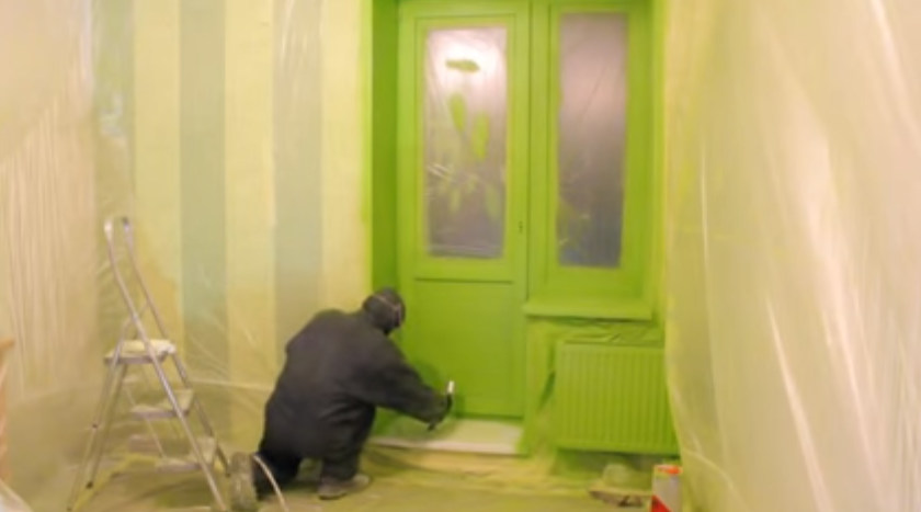 Коли фарба висохне, зніміть захисні плівки і скотч.