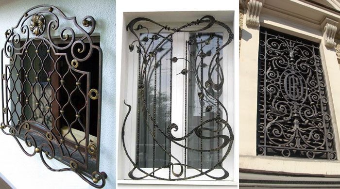 На вікнах ковані решітки
