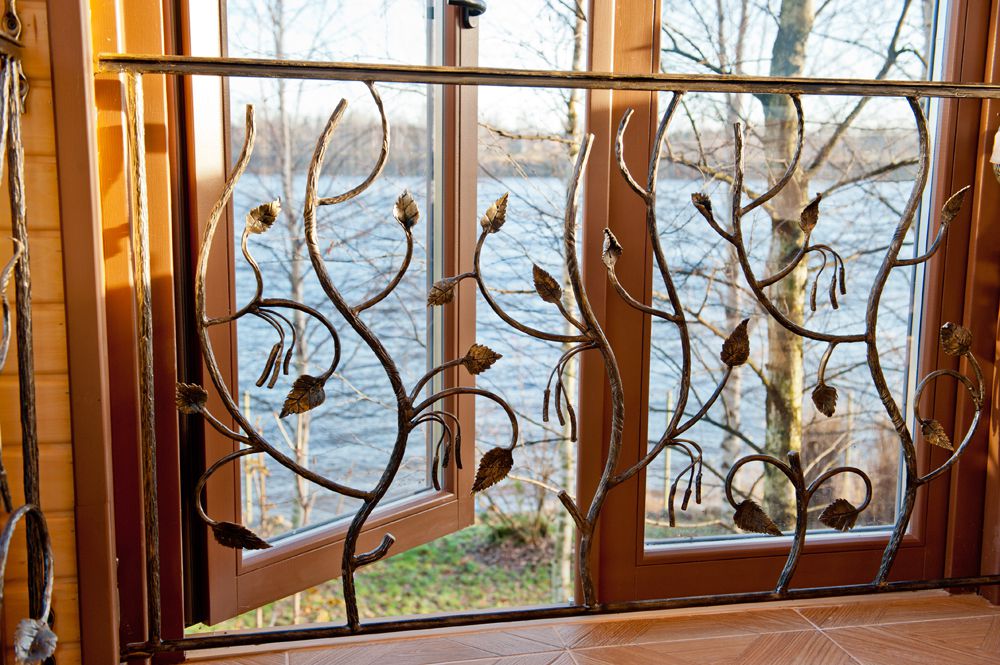 Красива кована решітка