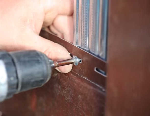 Кріплення сайдингової панелі