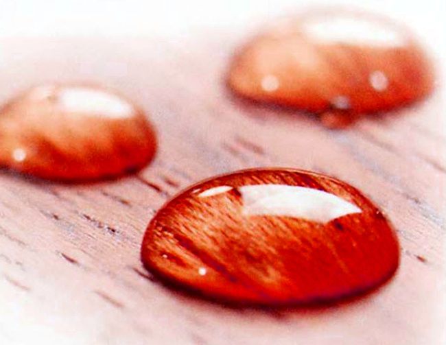 Лак повинен захищати деревину від вологи