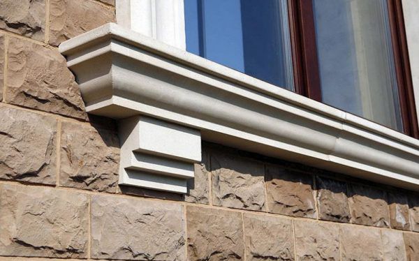 Ліпне підвіконня з консолями