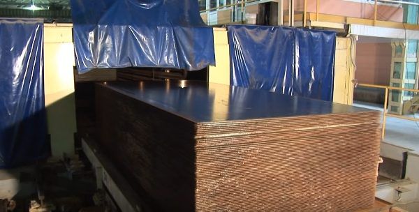 Матеріал подається в камеру термовологісної обробки