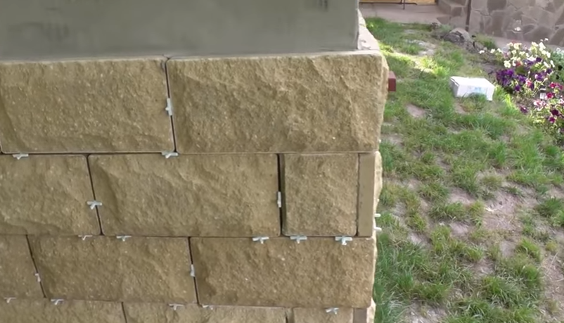 Між швами ставлять хрестики, щоб шов був однакової товщини