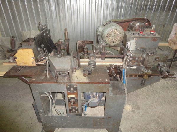 Бачимо ще один приклад саморобного верстата для виробництва вагонки в домашніх умовах