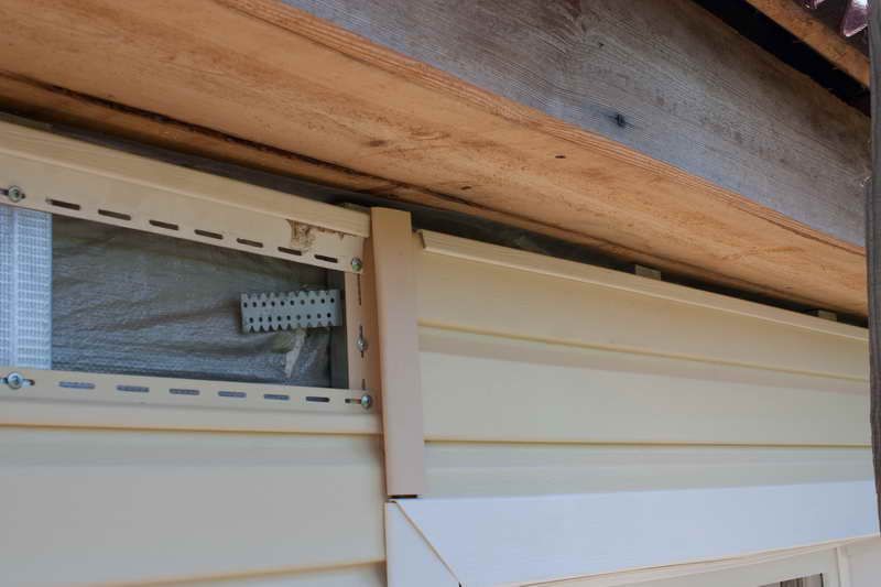 На фото - монтаж фінішної планки