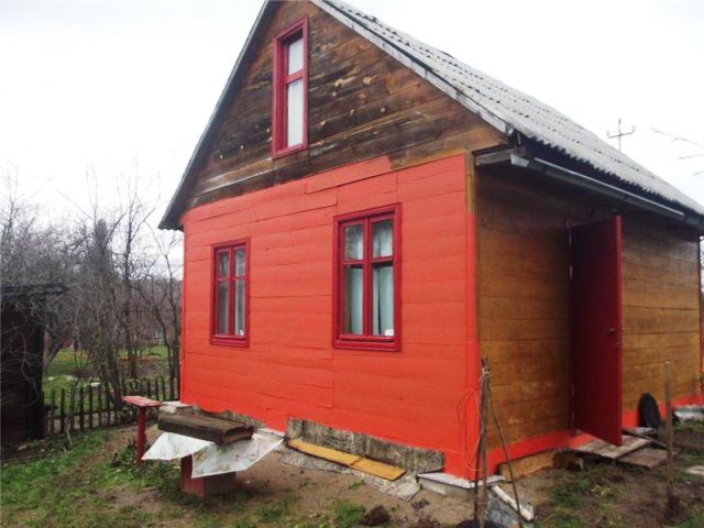 На фото показаний приклад використання гумової фарби для фарбування фасаду