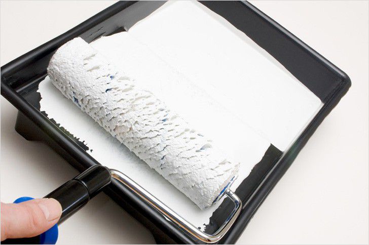 Нанесення фарби на валик