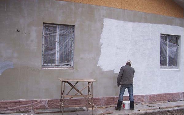 Нанесення фасадної грунтовки