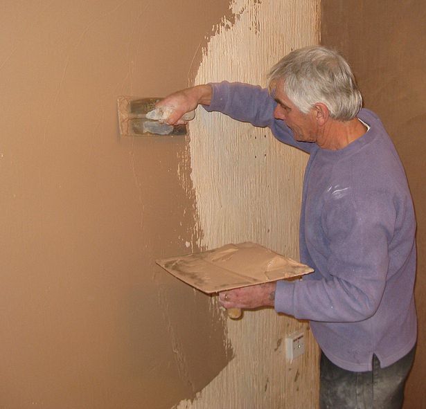 Нанесення фінішного шару тонкої вирівнюючої штукатурки