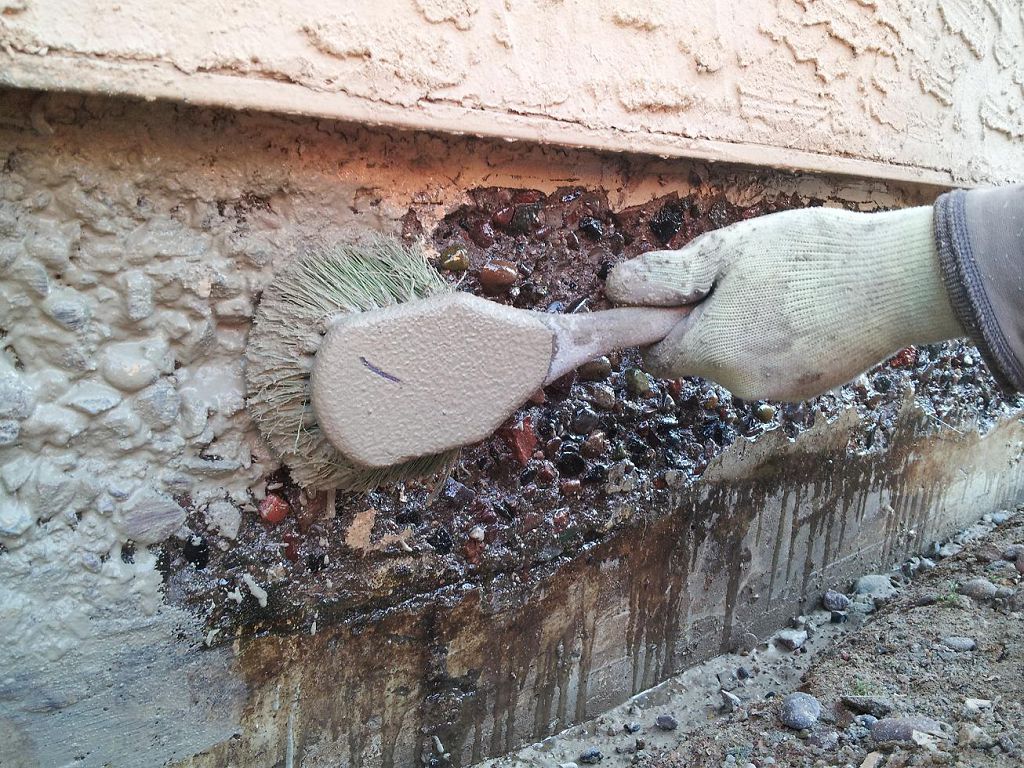 Нанесення грунтовки глибокого проникнення на основу