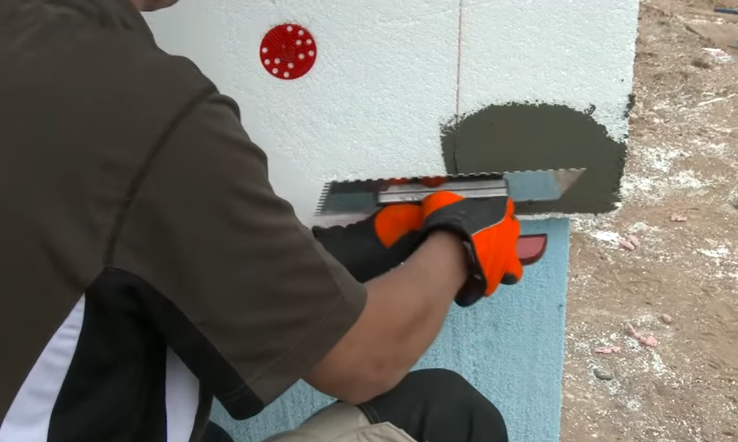 Нанесення клею на EPS шпателем