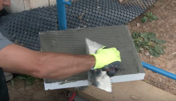 Нанесення клею на сільський елемент