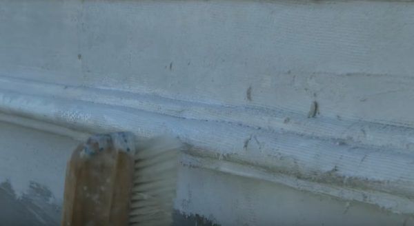 Нанесення клею поверх сітки