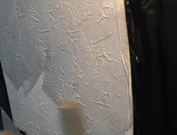 Нанести фарбу або лак