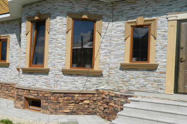 Обшивка підвалу будинку