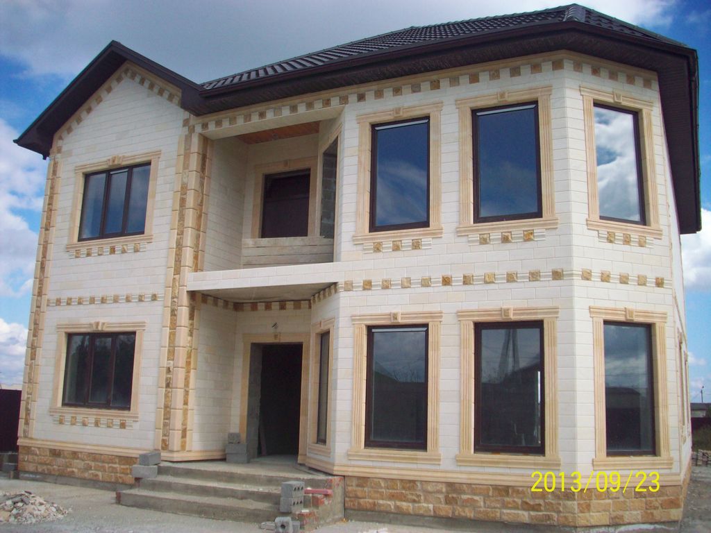 Облицювання будинків дагестанським каменем