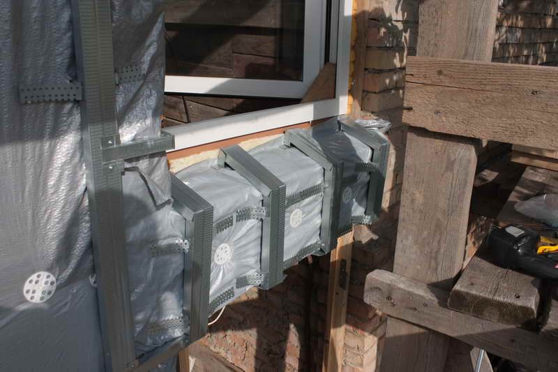 Обрешітка на перемички між дверима та вікном другого поверху