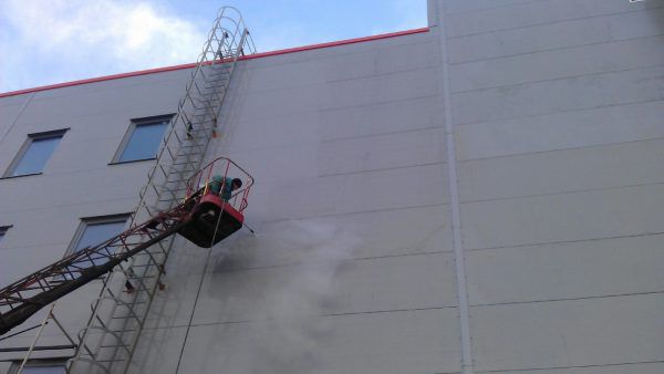 Очищення фасадів парою під тиском