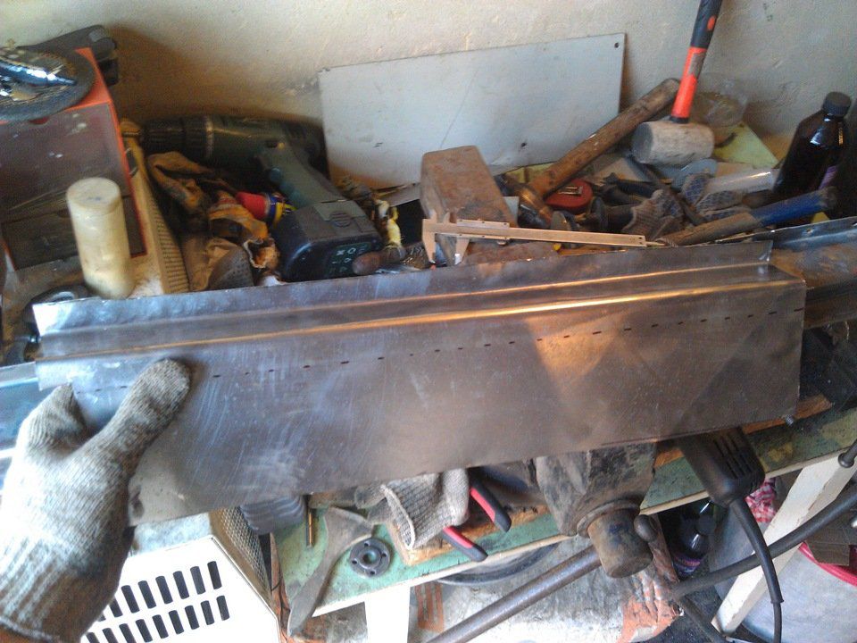 Оцинкований лист можна згинати за допомогою киянки