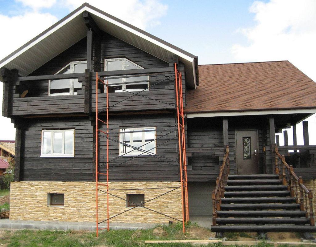 Оздоблення шале в сіро-коричневих тонах