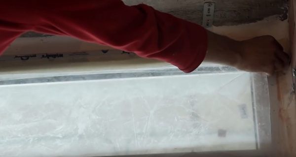 Вікно заклеюється плівкою