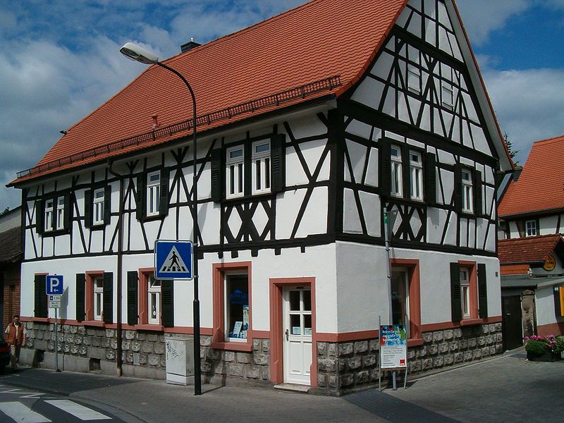 Оздоблення основи каменем