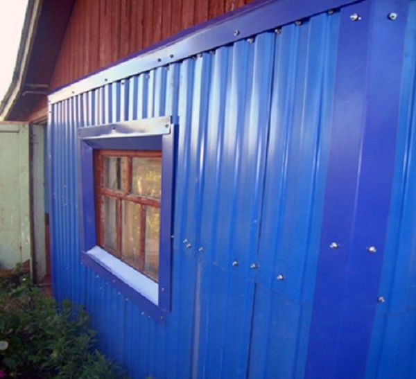 Оздоблення будинку профнастилом