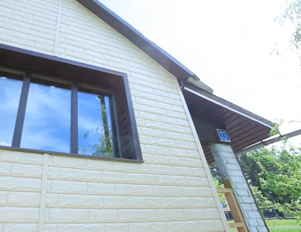 Оздоблення будинку сайдингом