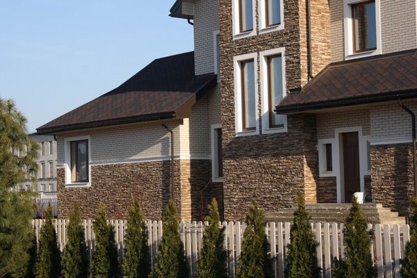 Оздоблення фасаду каменем