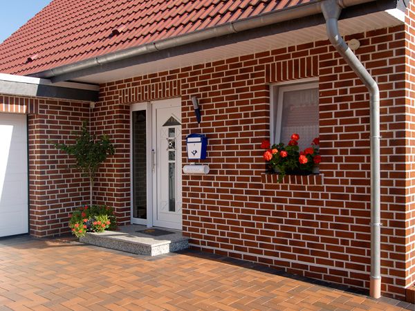 Оздоблення фасаду клінкерною цеглою