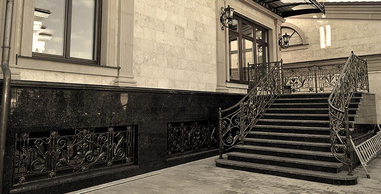 Оздоблення фундаменту гранітом