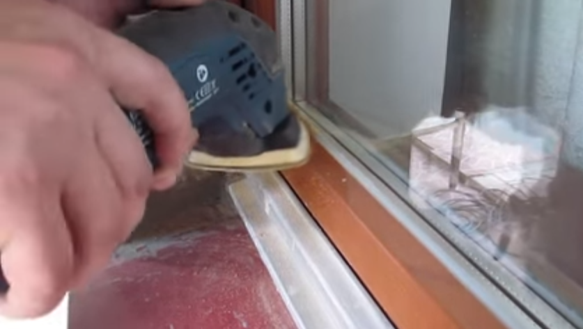 Відшліфуйте нанесену шпаклівку