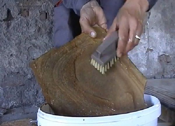 Перед укладанням камінь необхідно вимити від пилу.