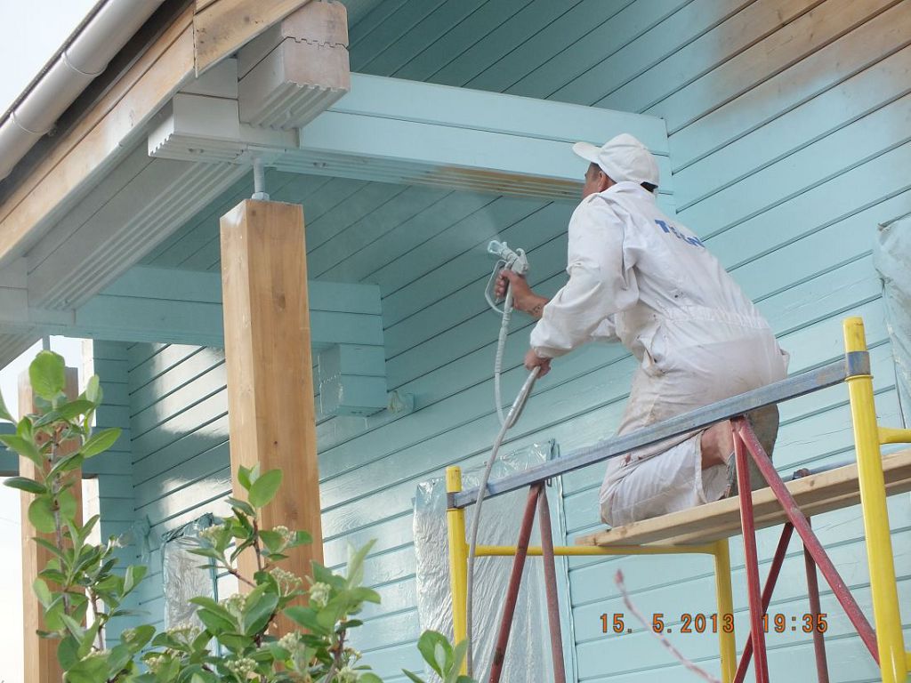 Фарбування дерев'яного будинку