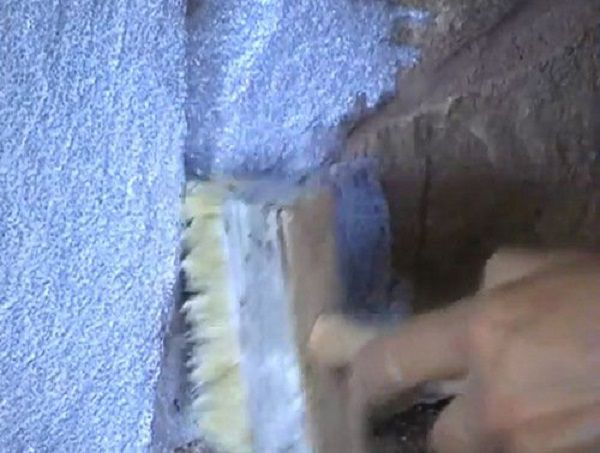 Покрийте камінь лаком