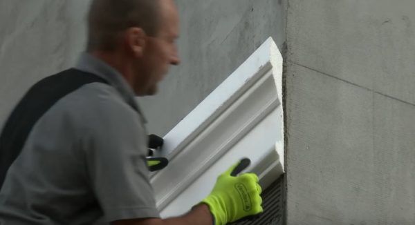 Обклеювання частини міжповерхового молдинга