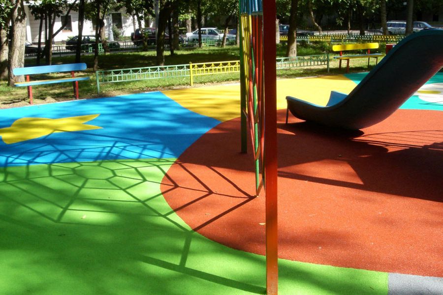 Використання гумової фарби для фарбування дитячого ігрового комплексу