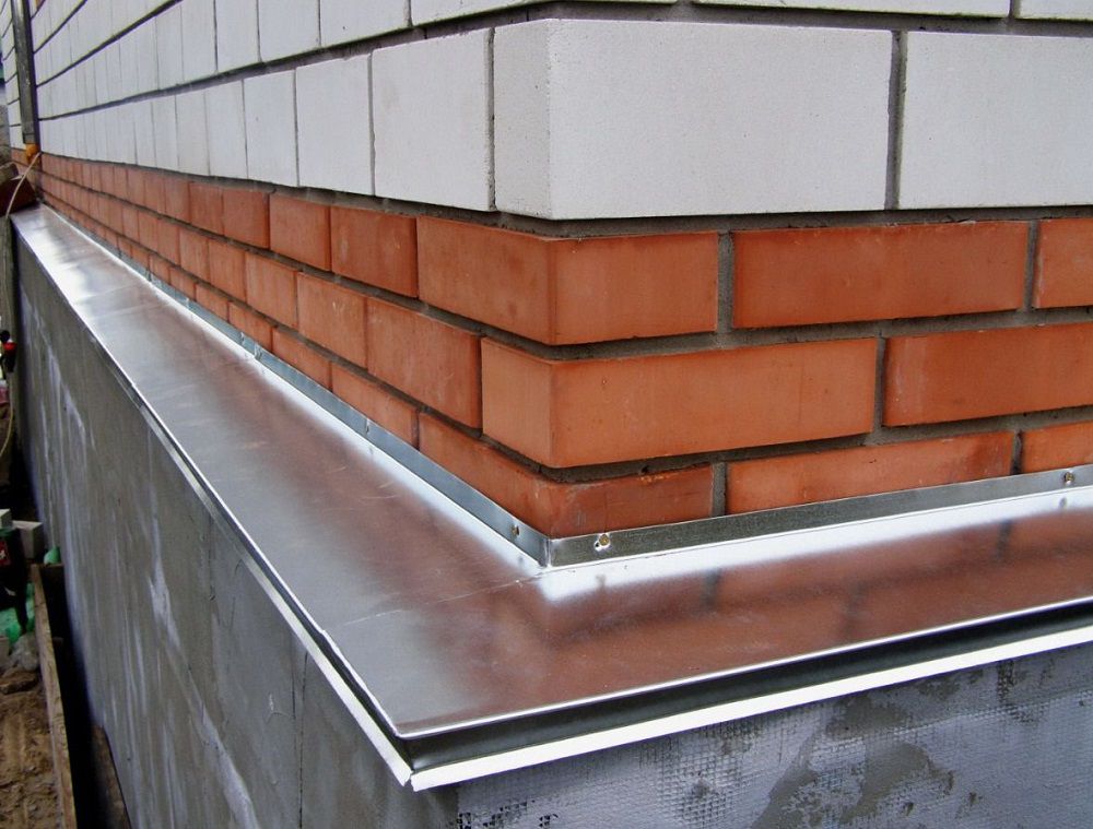 Приклад кріплення оцинкованої опалубки до цегляної стіни