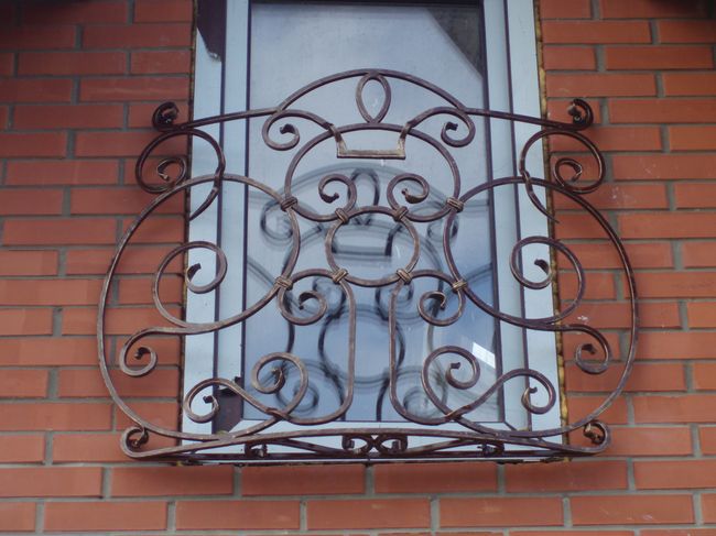 Приклад металевої решітки на вікно