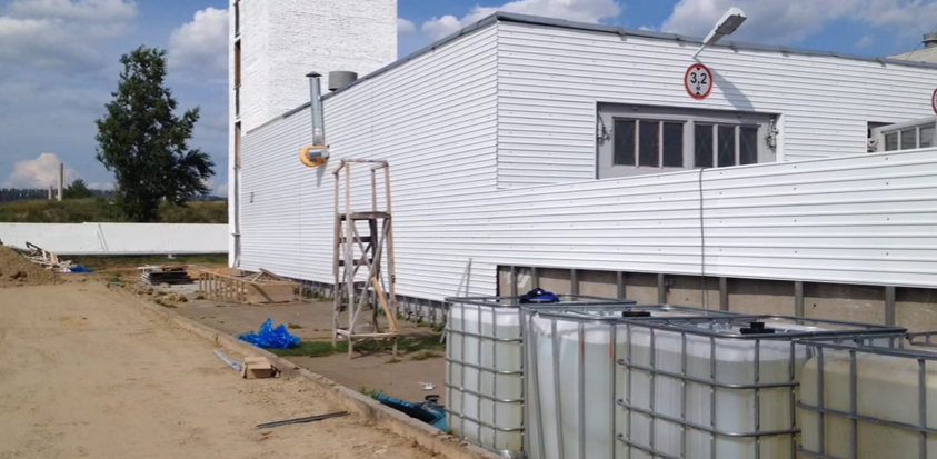 Приклад обробки будівлі профнастилом