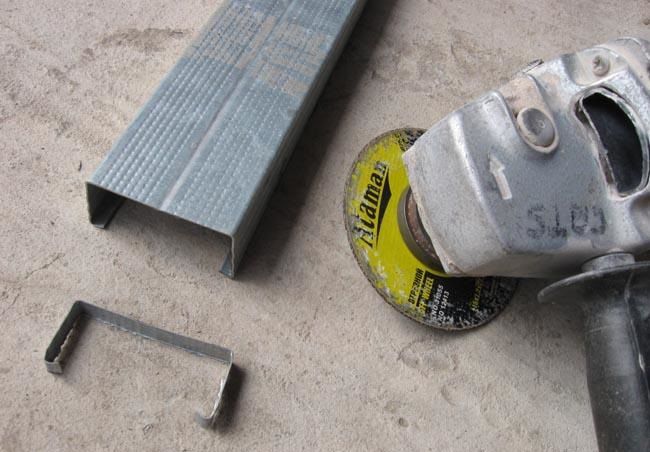 Приклад різання профілю болгаркою