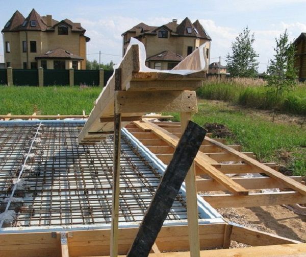 Пристрій заливки фундаменту