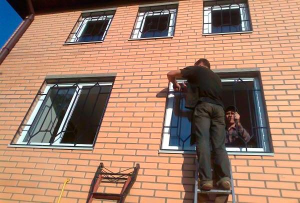 Процес монтажу решітки