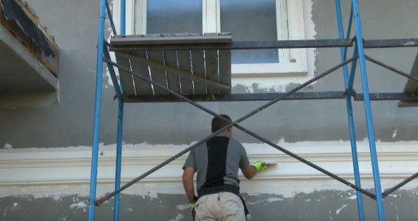 Процес нанесення фінішної шпаклівки