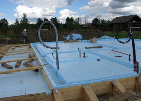 Процес укладання пінополістиролу